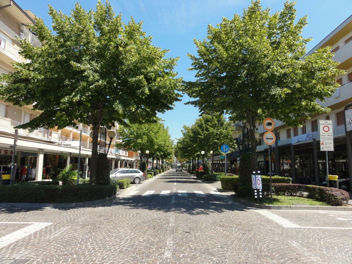 Giuliana - Appartamenti Bibione Exteriör bild