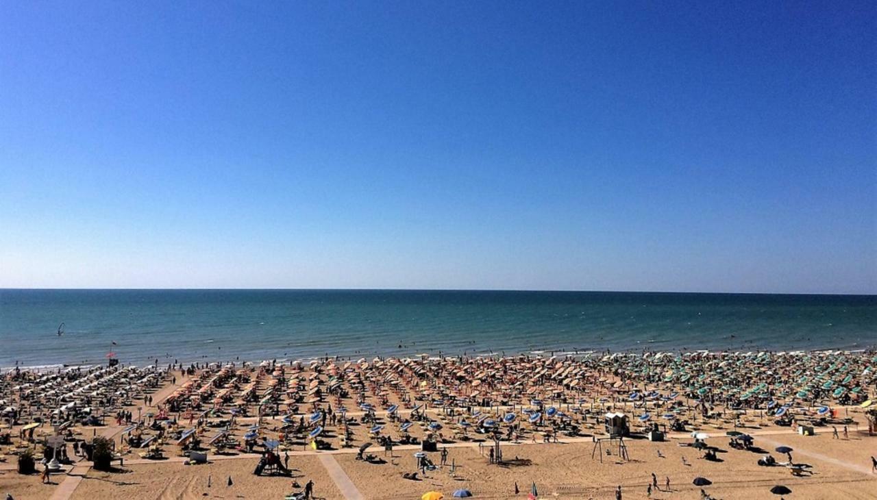 Giuliana - Appartamenti Bibione Exteriör bild